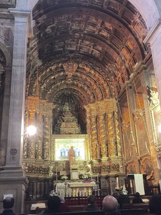 修道院の教会  金泥様式で黄金の輝き