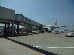 ソウルまで二時間半、福岡まで二時間！！

街並みに突っ込んでいくような迫力の福岡空港に到着！
