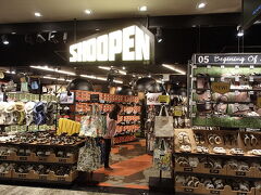 最近店舗数を伸ばしている「SHOOPEN」
格安なカジュアルシューズがそろっています。