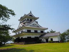 館山城（八犬伝博物館）です。

この館の方が公園広場にいらしていて、記念写真を撮ってくれました。
説明もして下さりありがとうございました。