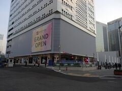 そしてその前にはオープンしたばかりのＳＭ免税店