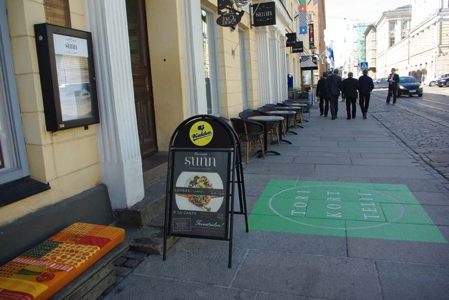 順番逆ですが、昼食はこちらで。<br /><br />サーモンスープとビールと白ワインを美味しく頂きました。<br /><br />でも、若手の様子がおかしい。<br />胃がもたれて、食欲がないとの事。<br />寒い地域の料理って、バターを沢山使うから、セーブしないと、大変だよとアドバイス。<br /><br />時すでに遅しですが。