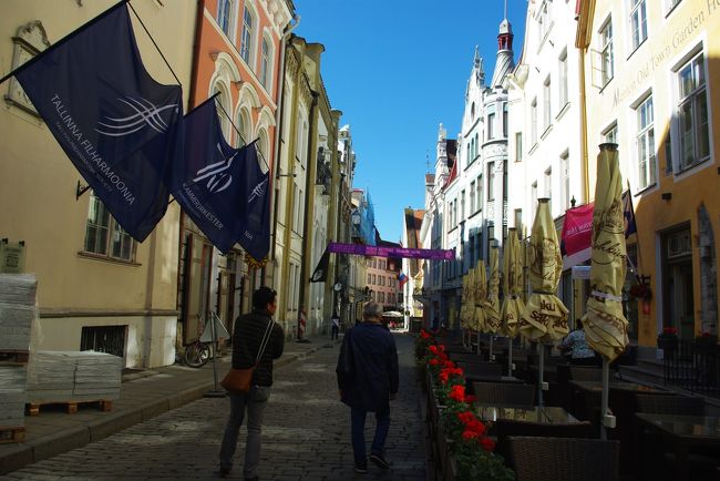 カフェ後、広場に向かって歩きます。<br /><br />大変雰囲気のある街並みで、タリンに来て良かった。