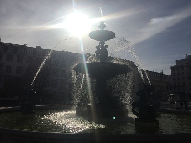 夕飯終わって１９時頃。でも陽射しが強くて明るい！<br /><br />明日からの観光に備えて今日は早めにホテルで休みます。<br /><br />明日は、世界遺産のシントラとロカ岬に行く予定です！どんな景色が見られるか楽しみ☆