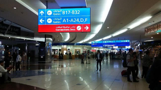 エミレーツ航空の乗り継ぎはとても簡単！<br /><br />乗り継ぎのゲートはしっかり分かれていますし、スタッフもアナウンスしています。
