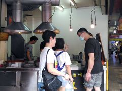 台北で食べたいものは、、、とりあえず、まず胡椒餅。
華華の近くの、ここの胡椒餅、けっこう好きです。

テンション下降気味のせいか、
胡椒餅の写真もなく、お店の外観もイマイチ。