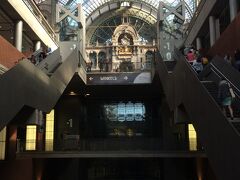 アントワープ中央駅  

建物は国の重要文化財に指定されている美しい駅です。