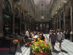 ギュルリー・サン・チュベール。

高級なショップが並ぶショッピングアーケード