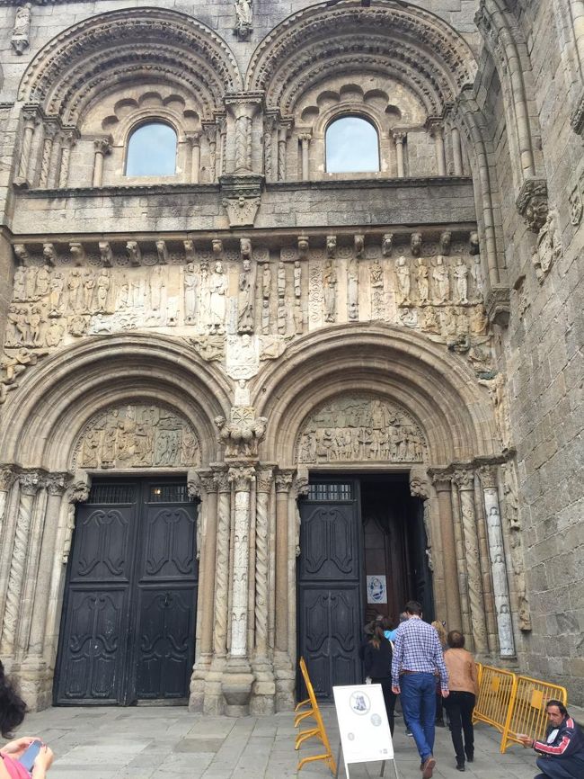 ここから入ります。<br /><br />フラッシュを使わなければ写真は撮っていいそうです。