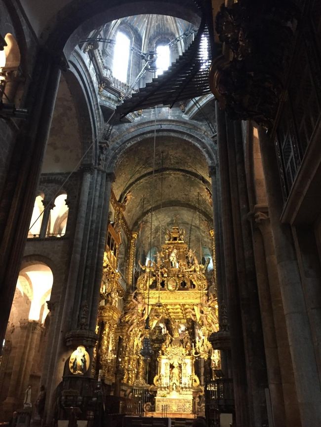 さっきはミサ中だったので、ミサが終わった大聖堂に入ることに。<br /><br />