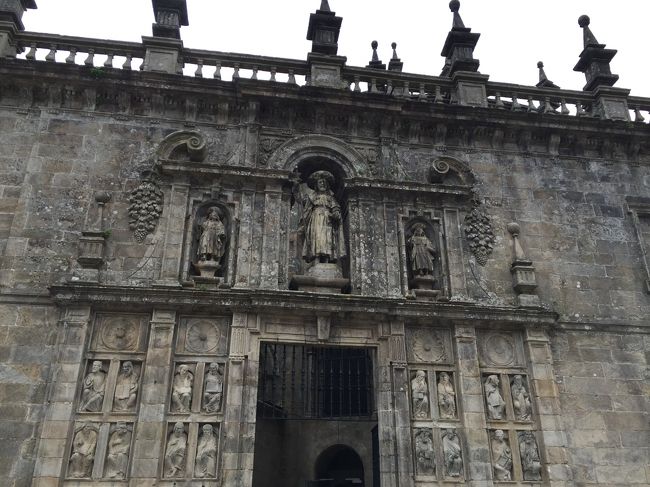 １時間ほど散策して、サンティアゴ大聖堂の前まで戻ってきました。