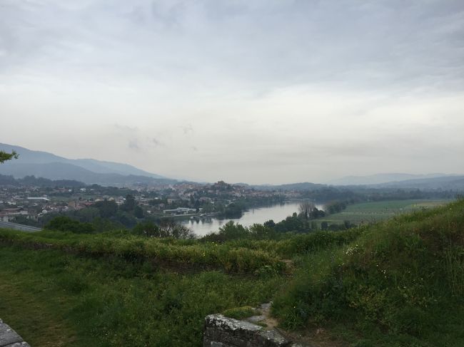 ガイドさんに連れられてサンティアゴを後にし、綺麗な景色が見えるスポットへ。