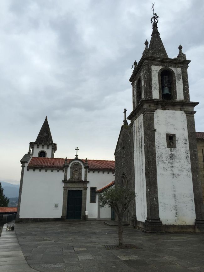 こんな小さい村でも必ず２つか３つはある教会。<br /><br />