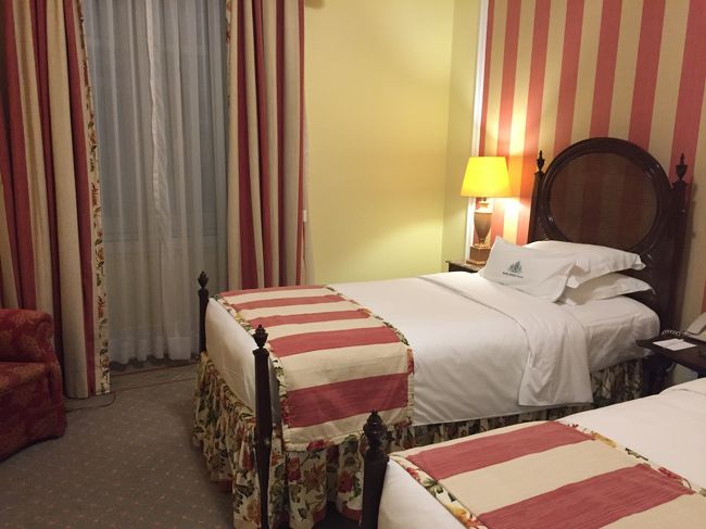 無事リスボンのホテルに戻ってきました。<br /><br />違う部屋だけど、懐かしい。安心するー！<br /><br />サンタ・アポローニャ駅に21：30につき、地下鉄でホテルまでもどりました。<br />チェックインが21：50。いや-無事に戻ってこれて嬉しい！<br /><br />もし、ポルトで18：47の電車を逃すと次は19：50でＡＰじゃなくてＩＣ（ＡＰほど高速じゃない）からサンタ・アポローニャ駅に着くのは23時<br /><br />だいぶ違っちゃうし。ほんと予定通り戻れてうれしい。<br /><br /><br /><br /><br />