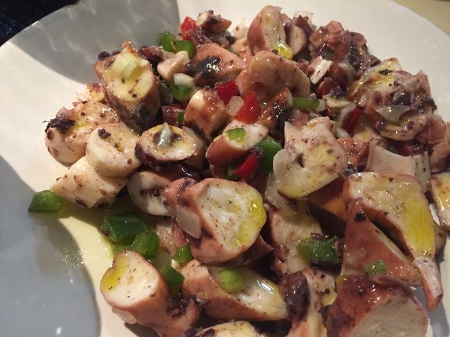 最後になるだろう、タコのサラダ。<br /><br />オリーブオイルとスパイス、ハーブが本当に美味しい。<br /><br />ここのタコが一番柔らかかったかも！でも弾力もある！