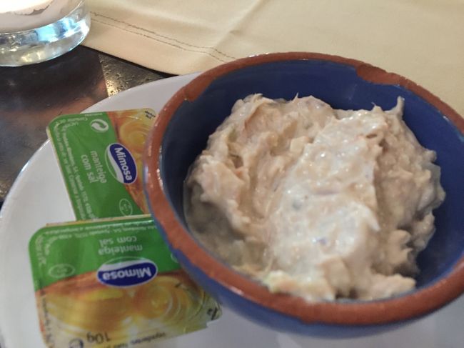 付け合わせのツナ。<br /><br />ツナなのに、日本でも食べなれているのに、美味しくてすすむ！