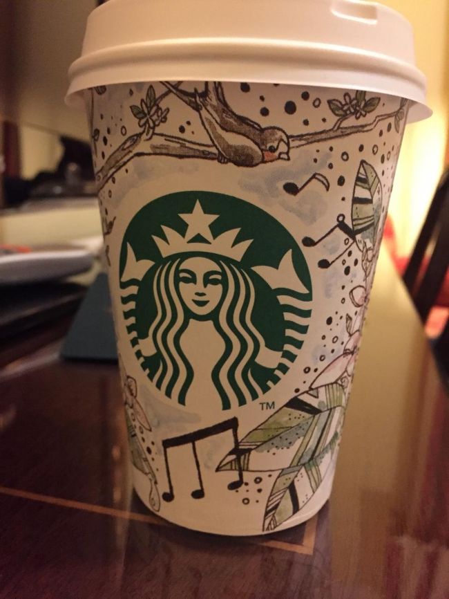 最後はロシオ駅のスタバでコーヒーを飲んで。<br /><br />この後お部屋に戻ってパッキング。３泊４日ポルトでリュックで滞在しててちょっと存在忘れかけてたけど、大きなスーツケースがあったんだった。<br /><br />これから全部パッキングしないとー！<br /><br />