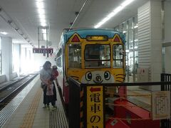 富山から高岡まであいの風とやま鉄道で移動。
高岡駅から新湊まで万葉線というチンチン電車で移動しました。