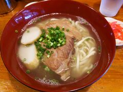 昼食は「まーさーの店」
ソーキそば