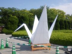 大きな折り鶴