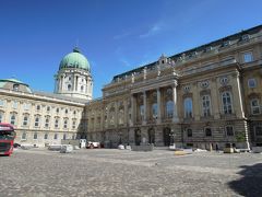 セーチェニ図書館は、休館中（工事中）だった模様。