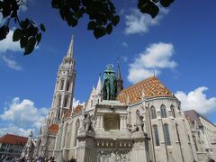 三位一体広場。奥はマーチャーシュ教会。
本当に、ブダペストは綺麗で荘厳な建築物が多い。