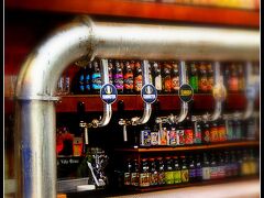 メルカード内に、お気軽なカウンター・バーや軽食屋が沢山あります。


写真：キンキンに冷えたショッピ（生ビール）が堪んない〜。