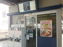【名古屋メシ　きしめん】
きしめんも有名な名古屋めし。
「ここが良い」と、漏れ伝わってくる、名古屋駅新幹線東京方面のホームにある立ち食いの店で…