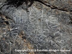 ペトログリフ(petroglyph)

タイタス・キャニオン(Titus Canyon)にある先住民の岩絵です。


タイタス・キャニオン：https://en.wikipedia.org/wiki/Titus_Canyon
岩絵：https://ja.wikipedia.org/wiki/%E3%83%9A%E3%83%88%E3%83%AD%E3%82%B0%E3%83%AA%E3%83%95