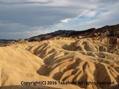 ザブリスキー・ポイント(Zabriskie Point)

ファーニス・クリーク湖(Furnace Creek Lake)の堆積物が侵食されてできたものです。


ザブリスキー・ポイント：https://en.wikipedia.org/wiki/Zabriskie_Point
堆積物：https://ja.wikipedia.org/wiki/%E5%A0%86%E7%A9%8D%E7%89%A9
侵食：https://ja.wikipedia.org/wiki/%E4%BE%B5%E9%A3%9F