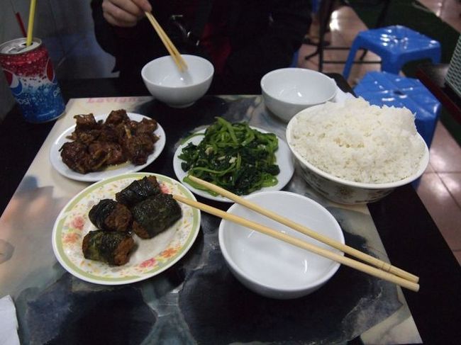 晩ご飯は昨日と同じお店でちょっと豪華に☆ <br />一人400円弱です。日本人に合う味で美味しかった。 <br />でも、ご飯はやっぱり日本のお米が美味しいけどね。 