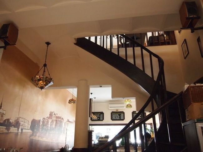 近隣はお洒落なエリアらしいです。 <br />パリ風のカフェで一休み☆ 