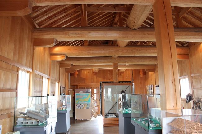 山手御門の中は無料資料館。発掘調査の様子や伝統文化が展示される。