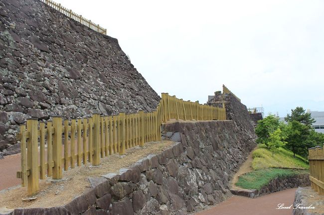 天守曲輪から見た石垣。