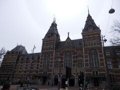 アムステルダム国立美術館

改修工事で市民ともめて１０年間も閉館していたことが
ドキュメンタリー映画にもなっている。