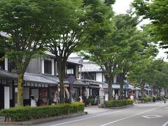 夢京橋･キャッスルロードは蔵つくりの風情ある建物のお土産物屋や食事処が並ぶ人気のスポット。ゴハンを食べに「近江や蔵」へ。