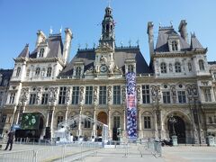 「オテル・ド・ヴィル」と呼ばれるこの豪華な建物は「パリ市庁舎」
初めて見ました。