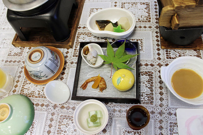 先付けや前菜です。<br />エビに乗っているのが自家製唐墨で、珍味でした。<br /><br />