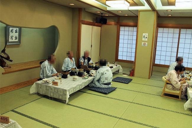 ゆっくりと歓談するオジサン達。<br />ビールが進みました。<br />