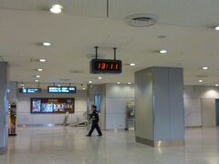 成田空港に帰着〜。
飛行機の時間まではまだもうちょっとあったので、
第一ターミナルを見に行ったりなどして、空港を探検しました。

成田山はけっこう外国人観光客もいて、
もしかしておなじく乗り継ぎ観光かな？　なんて思ったり。
なかなかに楽しい小旅行となりました！
