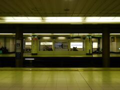 さて朝です。

成田山へ行くぞ〜！　ということで、京成線に乗ります。
