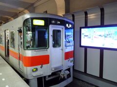 これから、須磨まで移動します。
須磨へはＪＲの方が早いんですけど、今回は私鉄を利用するので阪神電鉄に乗りました。
阪急電鉄は新開地までしか直通電車がありません。
阪神電車ですと須磨、明石、姫路も直通で行けます！
特急を使ってもかなり時間はかかりますが…。