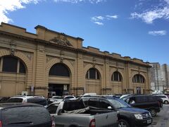 このメルカード（市場）には、ある都市伝説があります.....


それは、それは大昔、かの力道山がブラジルを訪れた際、そこで荷担ぎしていた青年、将来のアントンことアントニオ猪木をここでスカウトした......

という伝説です。笑