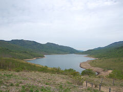 野反湖。青空ならもっときれいなのに。