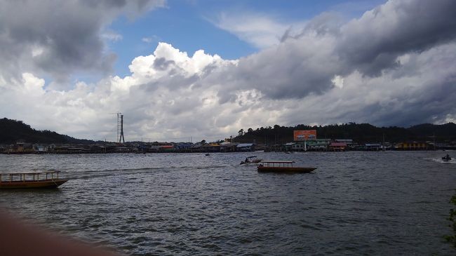 翌日は徒歩で観光。<br />行こうと思っていたのですが、スコールで時間がなくなってしまい、泣く泣くあきらめた水上集落。<br />次は是非訪れようと思いました！