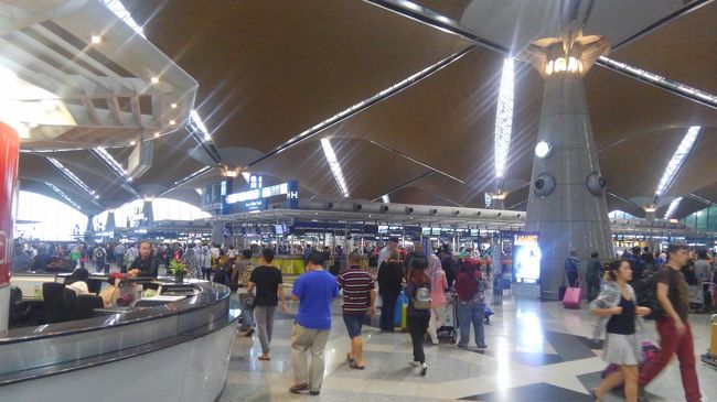 二時間半のフライトも、遅れもなく快適でした！機内Wifi（エンタメがないので、そのかわり自分のタブレットやスマホで映画音楽を楽しみます）がありました！<br /><br />大きなクアラルンプールに到着し、ブルネイの旅終了です！