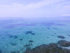 その後、また西の浜へ。
ここはウミガメが産卵に来るビーチ・・・とのことでしたが、ここに？と思ってしまいました。
なぜなら、砂浜が少ないから。
あとで聞いたら、だいぶ昔と変わってしまったんだそうですね。