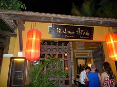 5日目　5月1日（日）　夜

【マダム・ヒエン】

5年越しの悲願のマダム・ヒエン
玄関を入った直ぐのテラス席に白人たちが溢れていた。