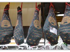 その場所がここだったかどうか.....別のもっと小さいメルカードだったとの噂もあり....ヒーローには、美しい過去しかいらない...。

いまや本人にでも聞かないとわからない状態.....（猪木の歴史に、どこのメルカードなどという些細な事は純粋なプロレスファンにはどうでもいいかもしれませんが....笑）


写真：イベリコ豚燻製のぶら下り