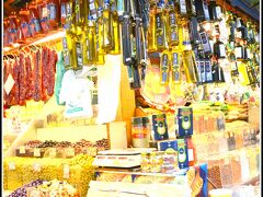 たまたま、猪木が働いていた青果市場の社長が力道山と知り合いで、その紹介で猪木は力道山と対面することとなった.....といわれています。


写真：オリーブオイルのぶら下り